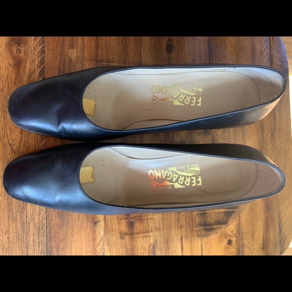 Salvatore Ferragamo 2.5 inch Navy Pumps - Picture 4 of 9